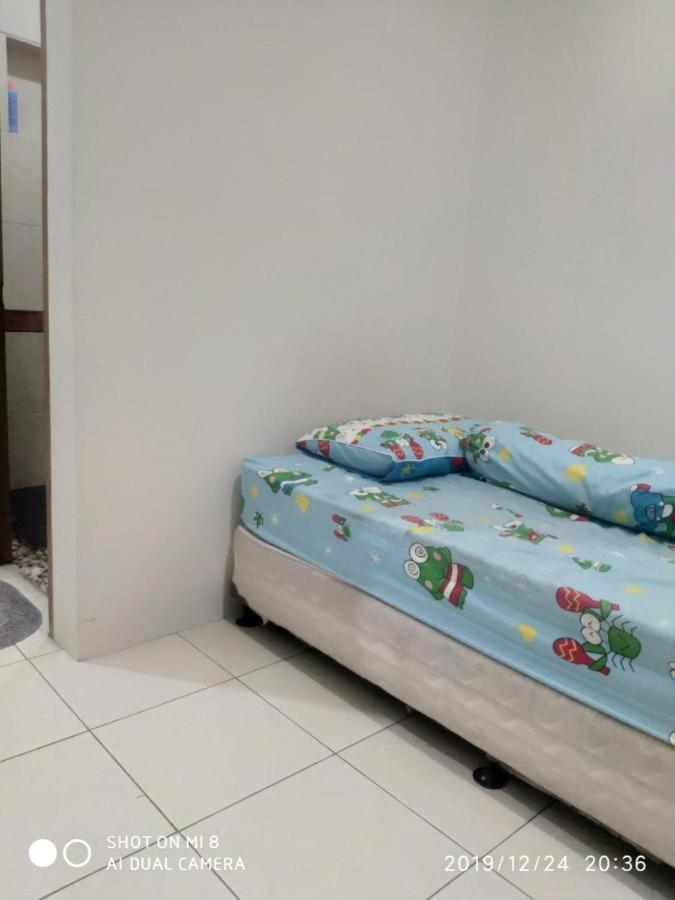 Kos Omah Yanto 19 Guest House จาการ์ตา ภายนอก รูปภาพ
