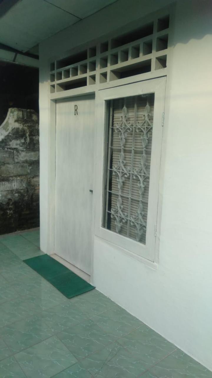 Kos Omah Yanto 19 Guest House จาการ์ตา ภายนอก รูปภาพ
